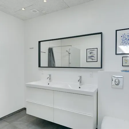 Herewardus - 10m To The Fjord By Interhome Бёркоп